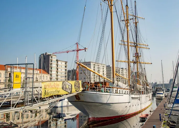 In Near The & Casino Apartment